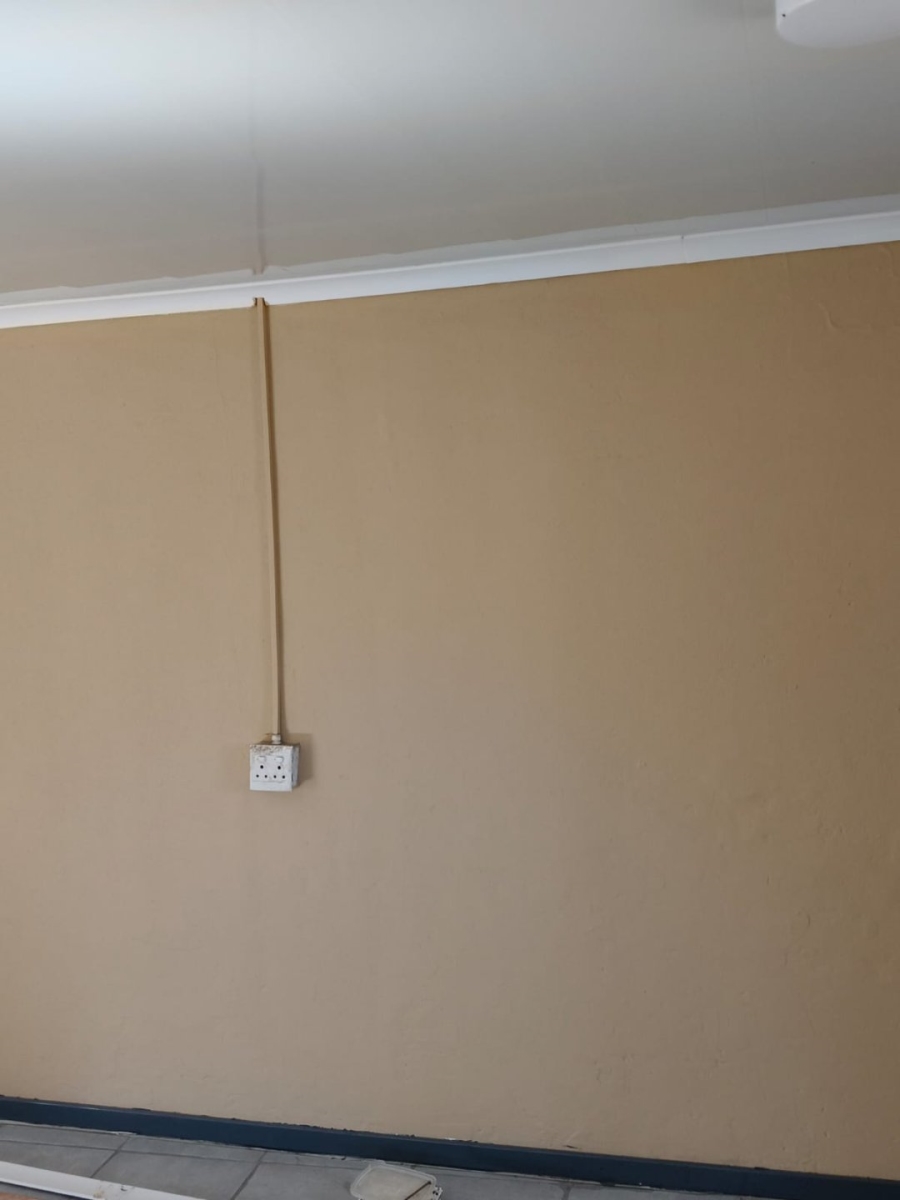 2 Bedroom Property for Sale in Bloemside 4 Free State